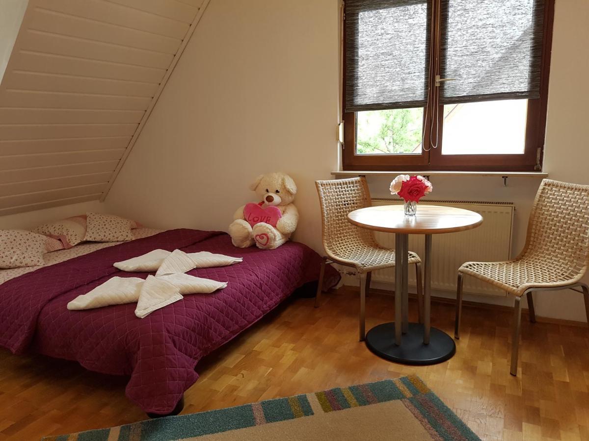 Alex Pension Aichtal Exterior foto
